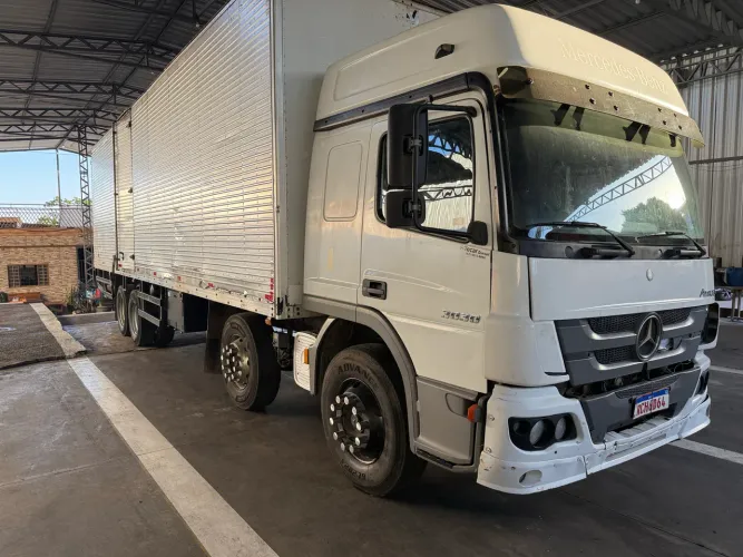 Caminhão Atego 3030 Mercedes Benz Bitruck Baú 