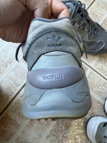 Tênis Adidas oznova