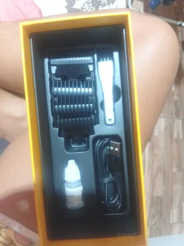 Máquina de cortar cabelo - Kemei (nunca usada)