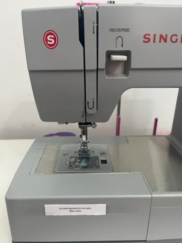 Máquina Sunger Facilite Pro reta Portátil usada somente 3 vezes superrr nova.