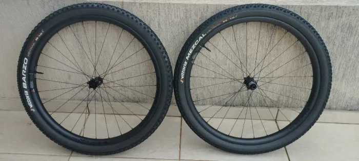 Par Rodas Aro 29 em CARBONO Ryet