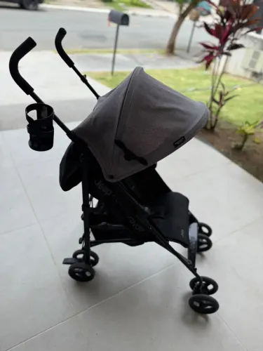 Carrinho Bebê Jeep PowerGlyde - Compacto e Leve - R$ 750