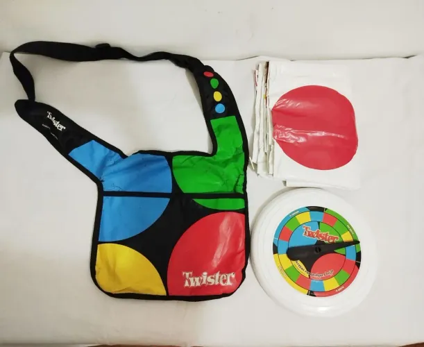 Jogo de Tabuleiro Twister Portátil com Bolsa Original Hasbro