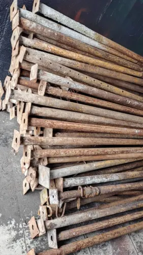 Escoras metálicas 3.20 usadas para venda