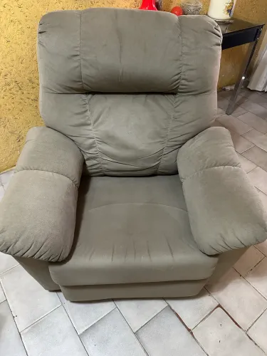 Vendo linda poltrona,reclinável perfeita para sua sala,ou quarto!