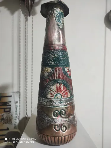 Estranha peça ,em metal,item não identificado: