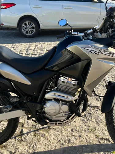 XRE 300 (2017)