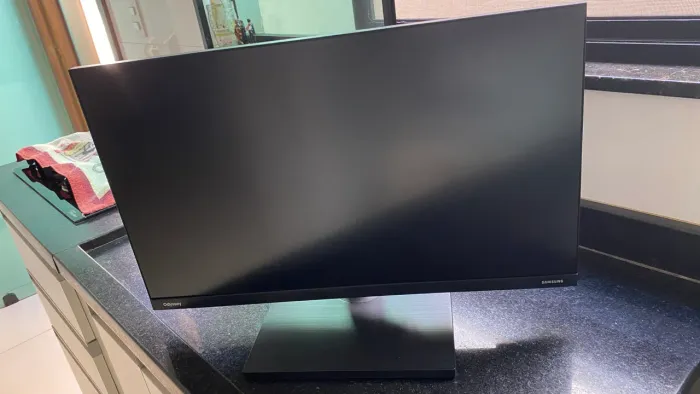Monitor Samsung Odyssey full hd 24 polegadas 144hz (funcionando perfeitamente)