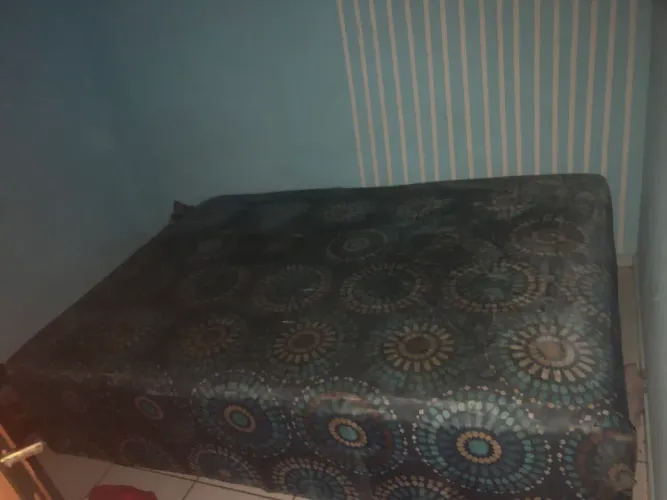 Vende-se cama box 