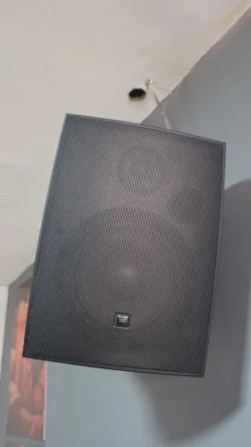 Caixa som jbl pequena