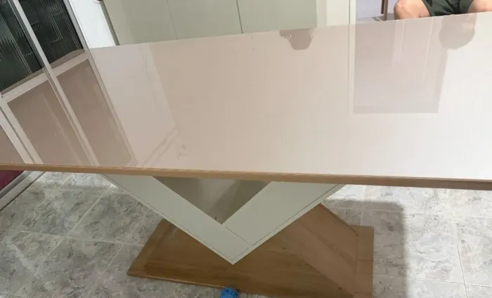 Venda de Mesa 170 X 90 cm  com 6 cadeiras.