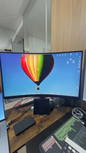 Monitor gamer Samsung Odyssey Neo G8 (S32BG850NP)  32 pol 4k - top e inteiraço!