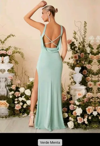 Vestido de festa com fenda