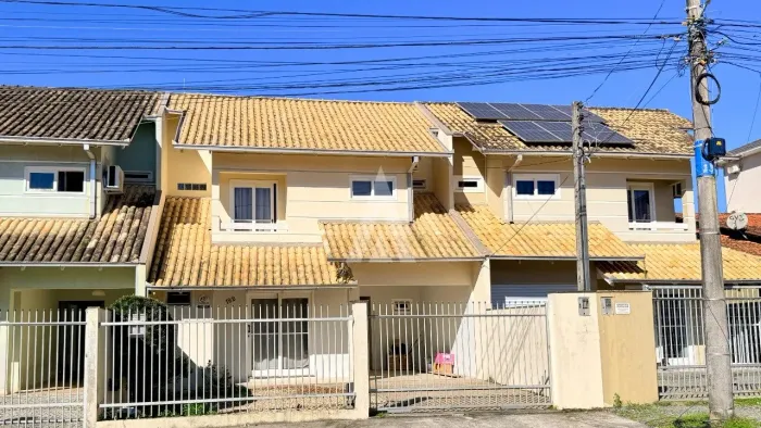 Sobrado Geminado com 3 quartos à venda no bairro Costa e Silva em Joinville-SC por R$ 630.
