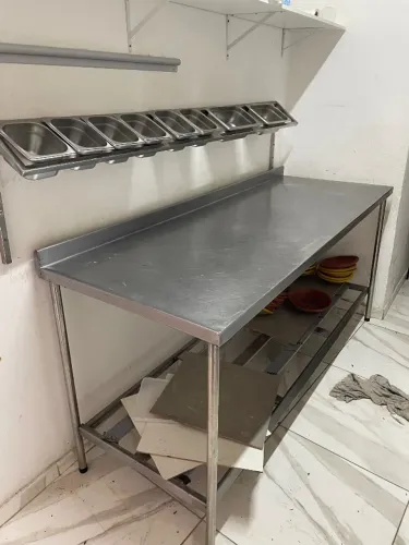 MESA E SUPORTE EM INOX PARA COZINHA DE RESTAURANTE