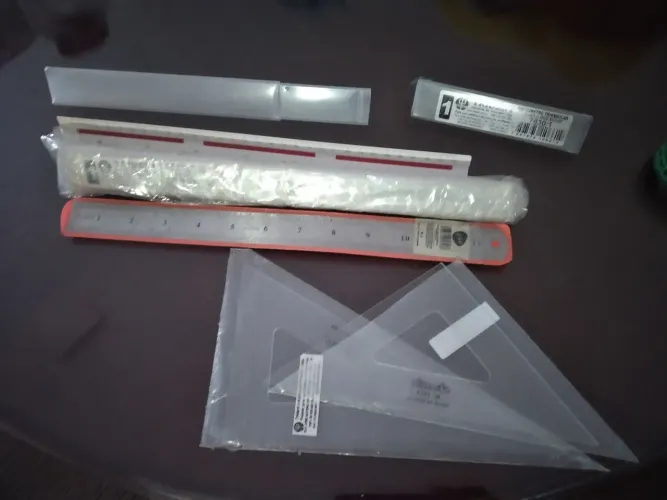 2 Escalimetros Trident + material de desenho