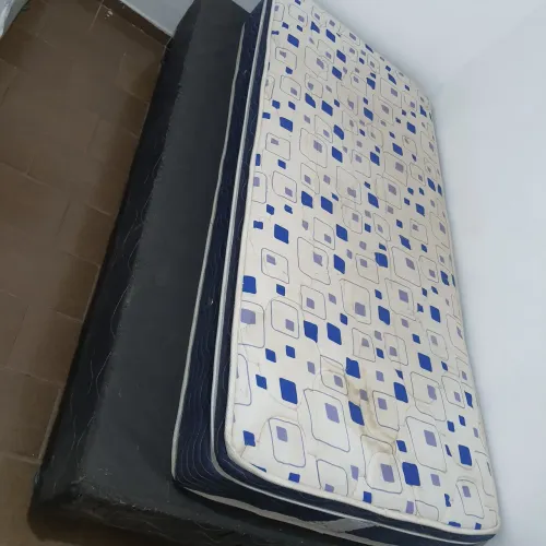 Cama box casal e colchao de molas solteiro
