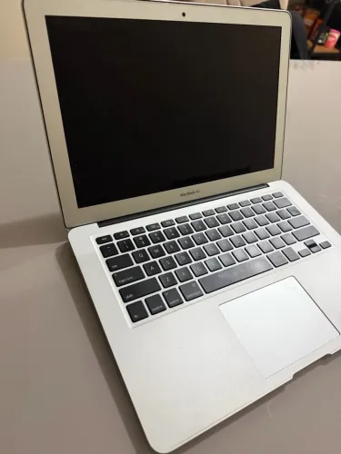 MacBook Air 13-inch i5 Dual-core