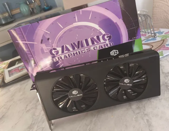 Placa de Vídeo Radeon Rx5700 muito nova e conservada