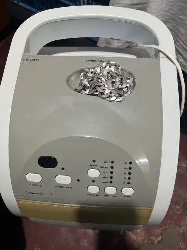 Climatizador de Ar Philco PCL1F Umidificador Portátil 4,5 Litros 3 Velocidades