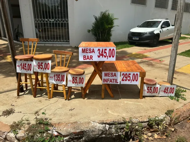 Bancos e mesas de madeira À PARTIR DE 45 REAIS