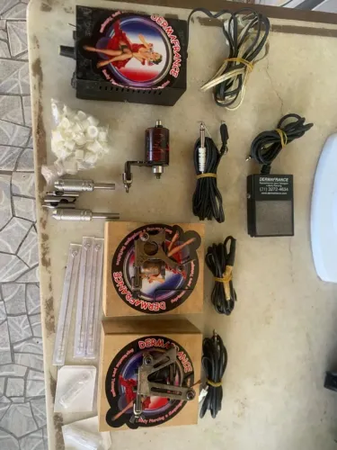 Vendo esse kit de tatuagem 3 máquinas e uma fonte completa
