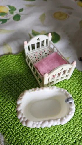 Berço e banheira de bebê sylvanian families