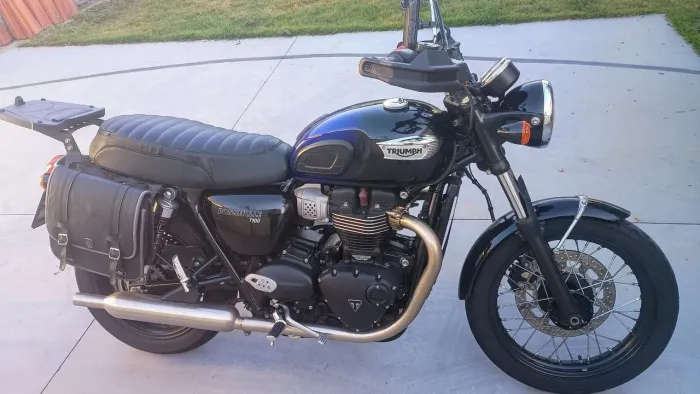 Triumph Bonneville T100 stealth edition 2024