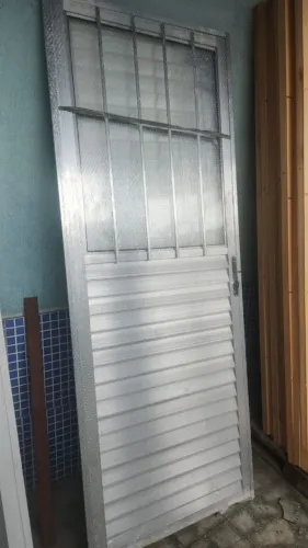 PORTA MEIA CHAPA DE ALUMÍNIO 210X80