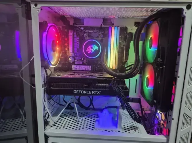 PC Gamer Completo: Ryzen 7 5700X + RTX 3070 8GB + 48GB RAM + Monitor Curvo 24" + Nvme 1TB