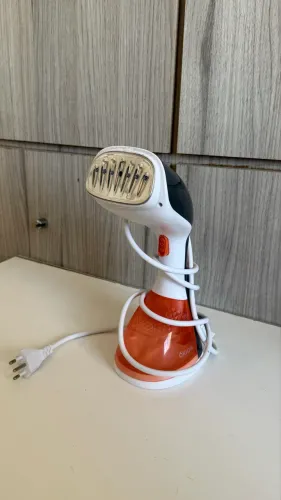 Ferro de passar roupa a vapor