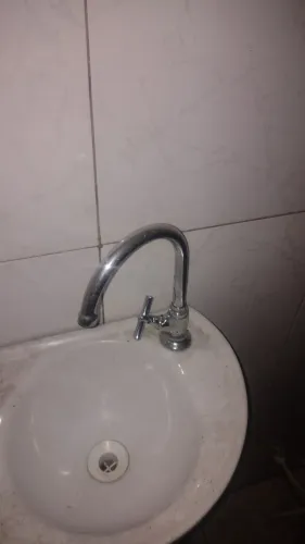 Torneira inox de banheiro