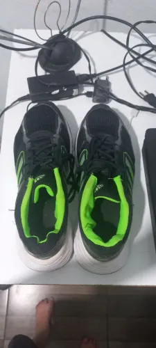 Tênis Adidas usado tamanho 42