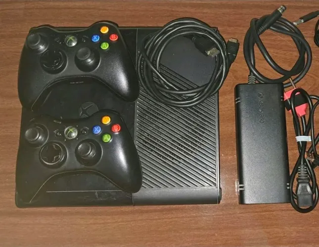 Xbox 360 Super Slim destravado LT 3.0 + Kinect