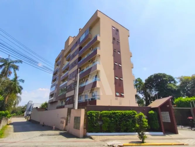 Apartamento localizado no bairro Saguaçu, com 1 quarto climatizado, sacada e elevador.