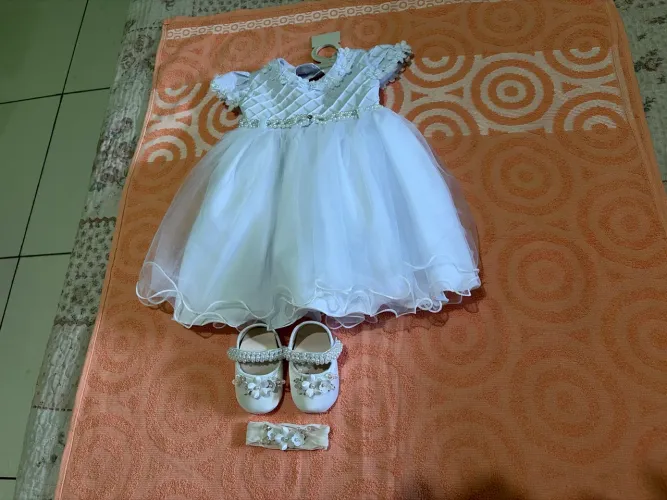 Vestido de batizado com sapatinho e lacinho