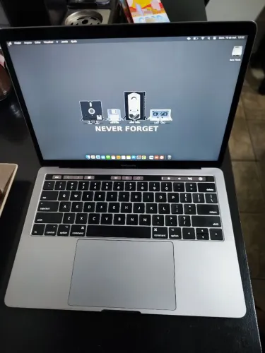 Macbook Pro 2017 13" I7 16gb 1Tb Ssd
