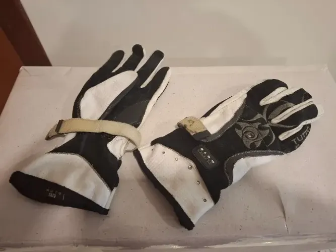 Luva de Moto Tutto em Couro com Proteção - Conforto e Segurança