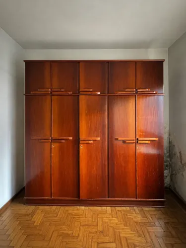 Guarda roupas de Madeira
