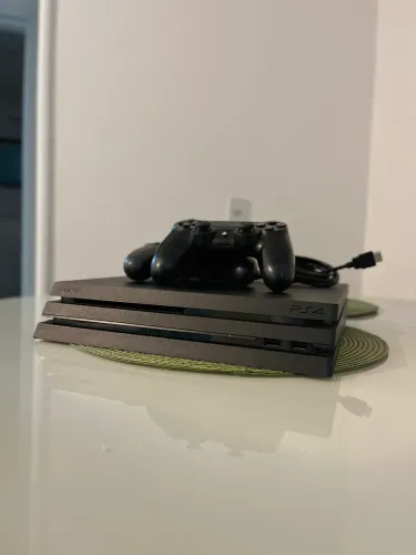 PS4 Pro 1TB + 2 Controles  | Excelente Estado