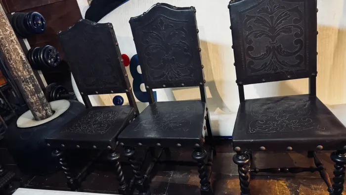 Conjunto Colonial Completo em Madeira Nobre - Peças Antigas de Época)