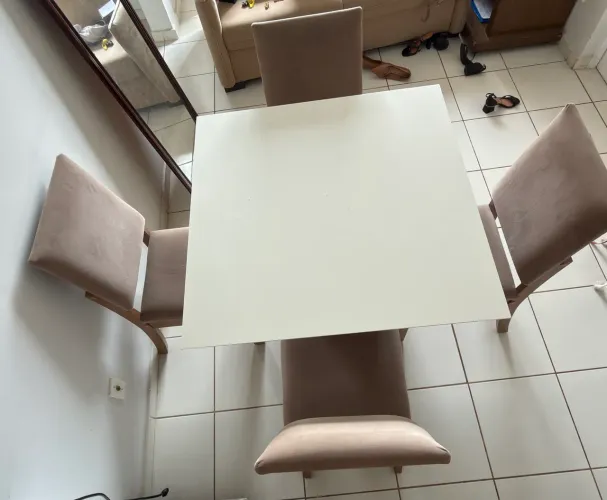 Mesa de jantar 4 cadeiras 