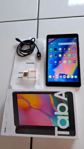 TABLET Na Caixa Samsung TAB A 8 polegadas chip 4G faz ligacao 32Gbs (Act cartao)