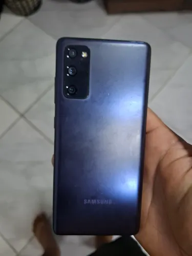 Vende-se celular pra retirar peças, trocar bateria e tela.