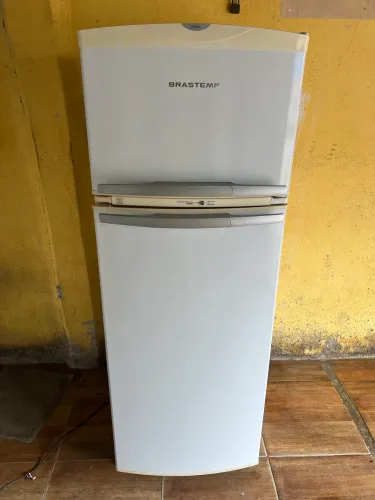 Geladeira Brastemp 220v semi nova ( ENTREGO)