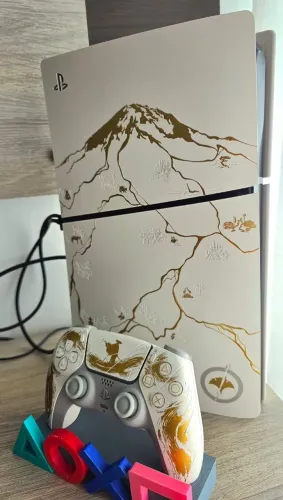 PS5 Slim, mídia física,1 tera. Edição Limitada Ghost of Yotei Dourado.