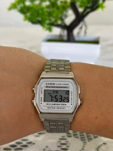 Relógio Digital Casio Prata - Clássico, Elegante e Resistente