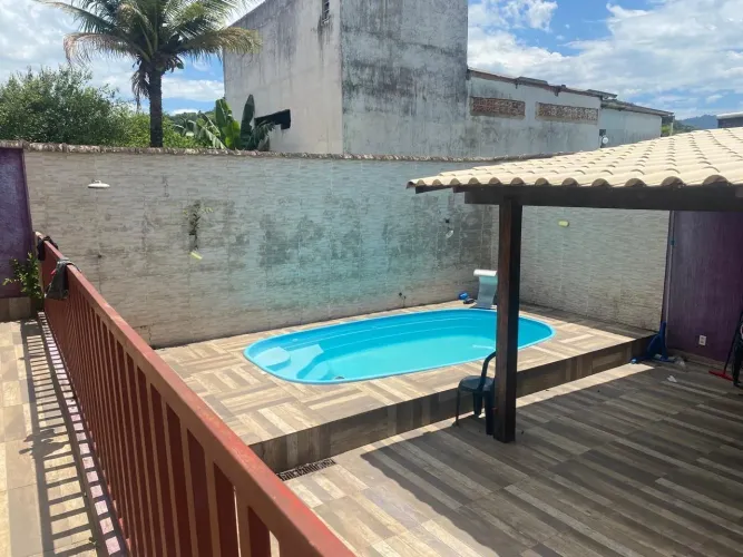 CASA COM PISCINA NÃO PAGA LUZ NEM ÁGUA