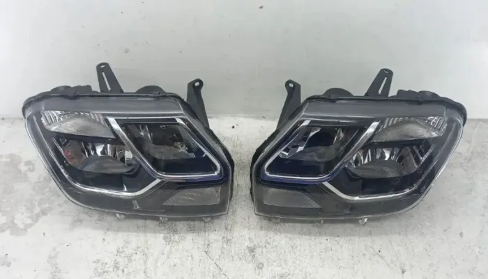 Faróis máscara negra DUSTER