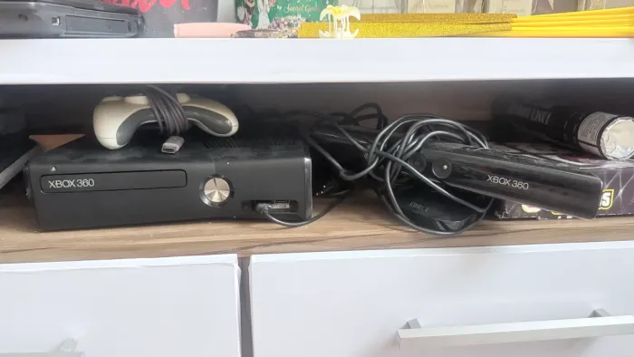 Xbox 360 Destravado + Kinect + 280 Jogos + 2 CONTROLES ORIGINAIS?